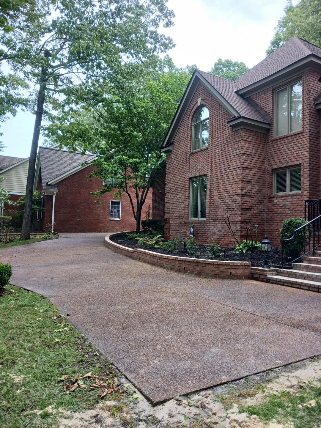 Horizontal driveway view