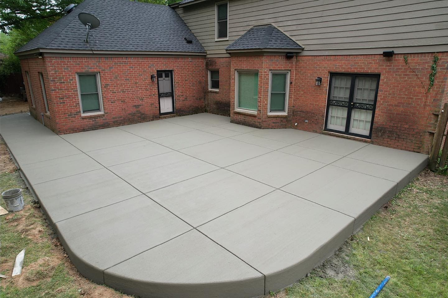 Custom concrete patio and outdoor living space in Memphis